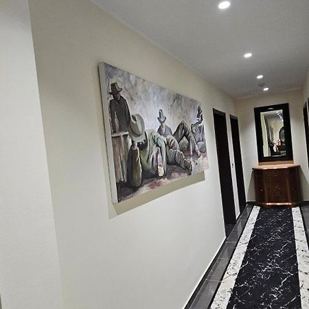 Hotel Pirro Vlorë 외부 사진
