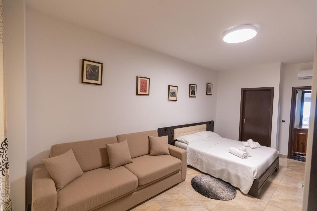 Hotel Pirro Vlorë 외부 사진
